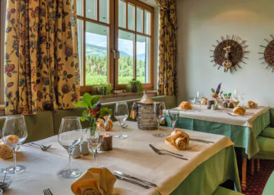 Apfelblütenfest in Südtirol Hotelgaststube